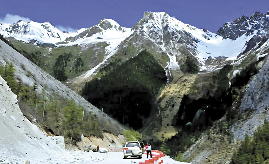 ◆自駕穿越丙察察。 作者供圖