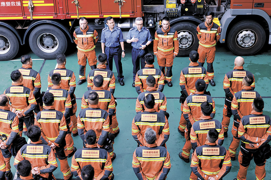 ◆保安局人員聯同消防處災難應變救援隊昨日赴江門參與粵港澳三地應急救援聯合演練。