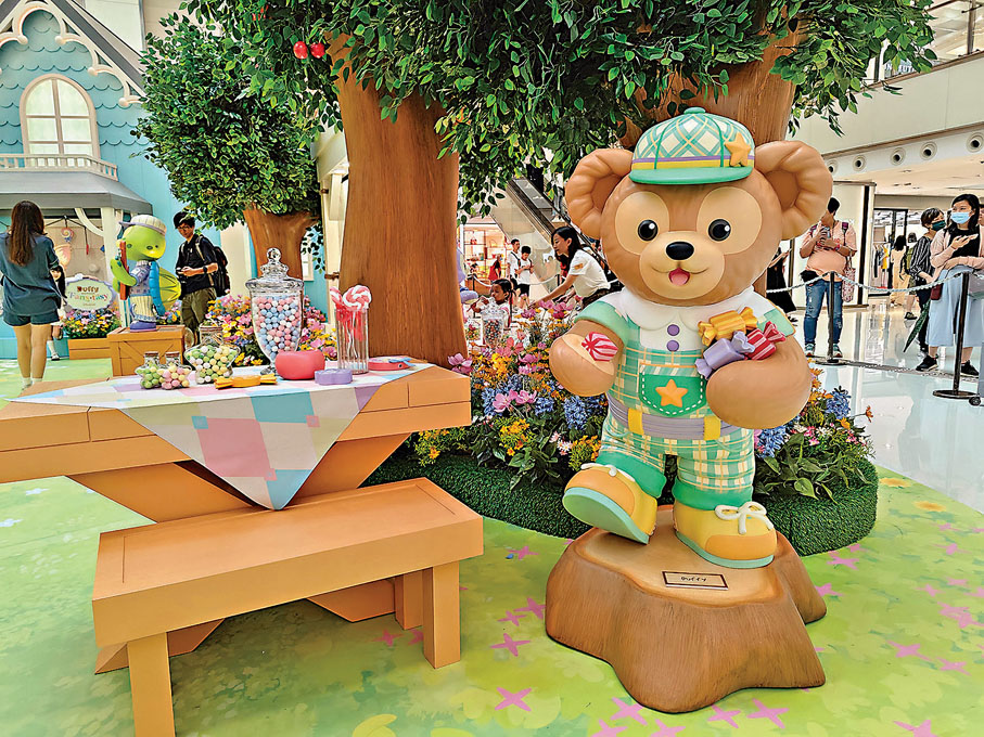 【Duffy】為迎接春日來臨，Duffy與好友約定在春日糖果森林相聚，而Duffy正忙着布置色彩繽紛的糖果，為好友準備一場甜蜜盛會！