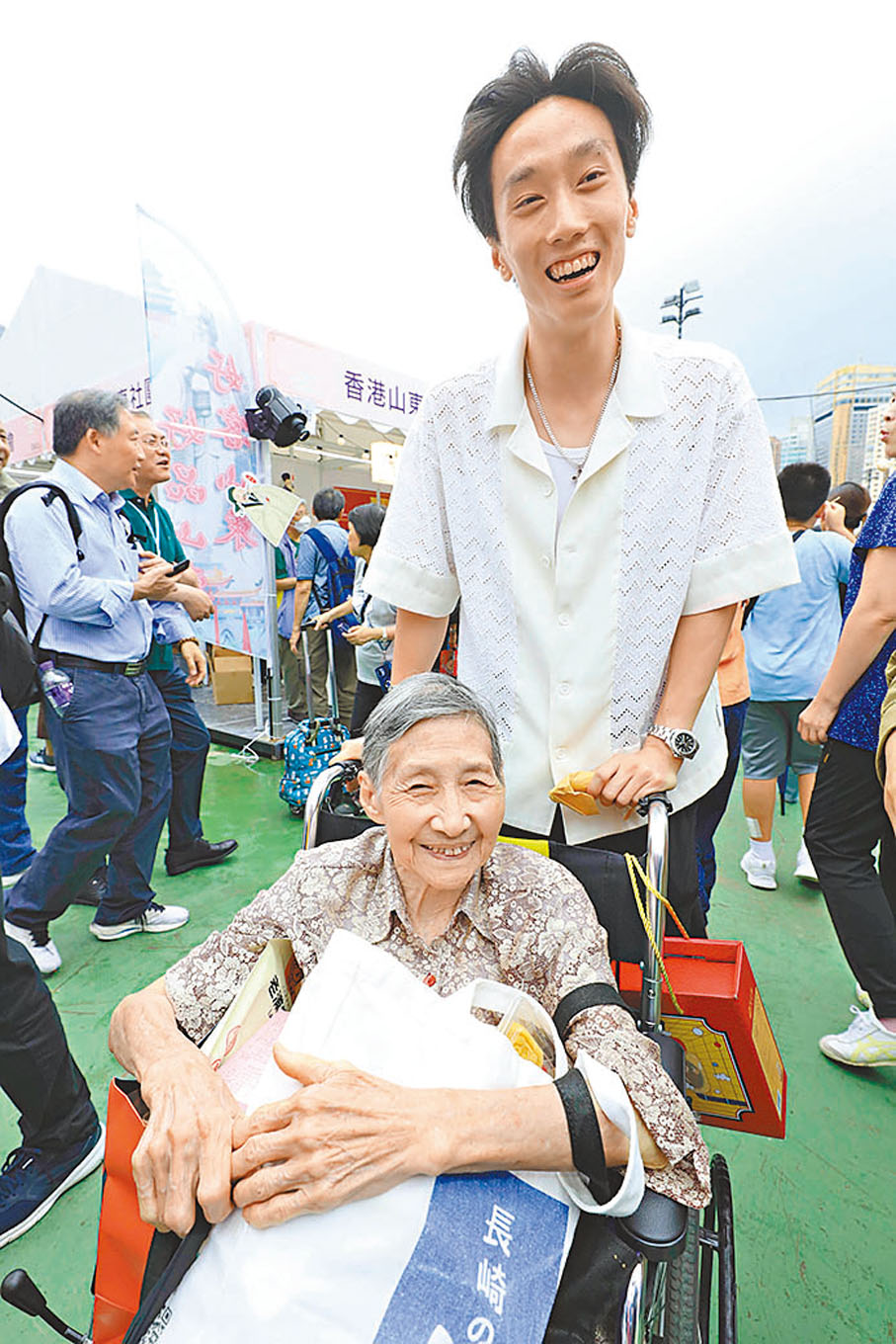 ◆陳同學和祖母　香港文匯報記者北山彥  攝