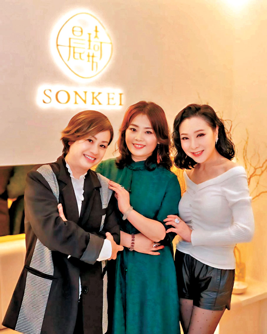 ◆晨琦坊被譽為「明星美容店」，左為製片人趙雪英，中為創辦人黃小虹，右為藝人魏秋樺。