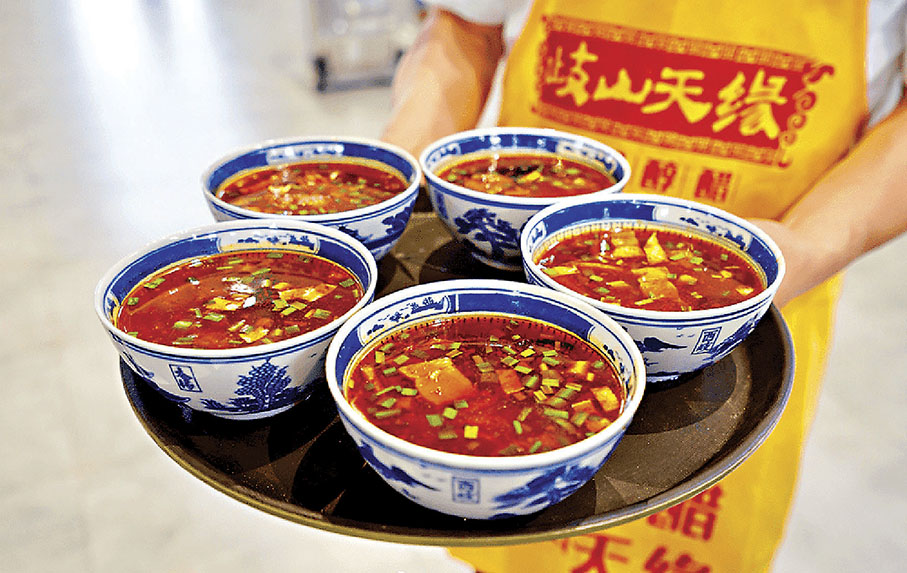 ◆被稱為周文化活化石的岐山臊子麵，有着「天下第一麵」的美譽。