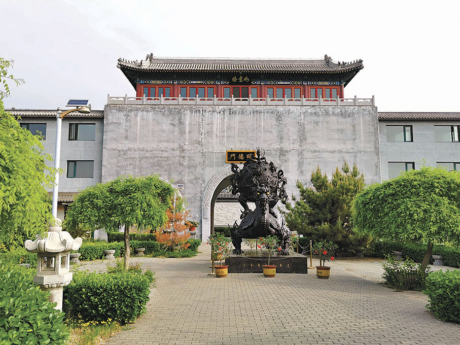 ◆天真園的明德門莊嚴肅穆。