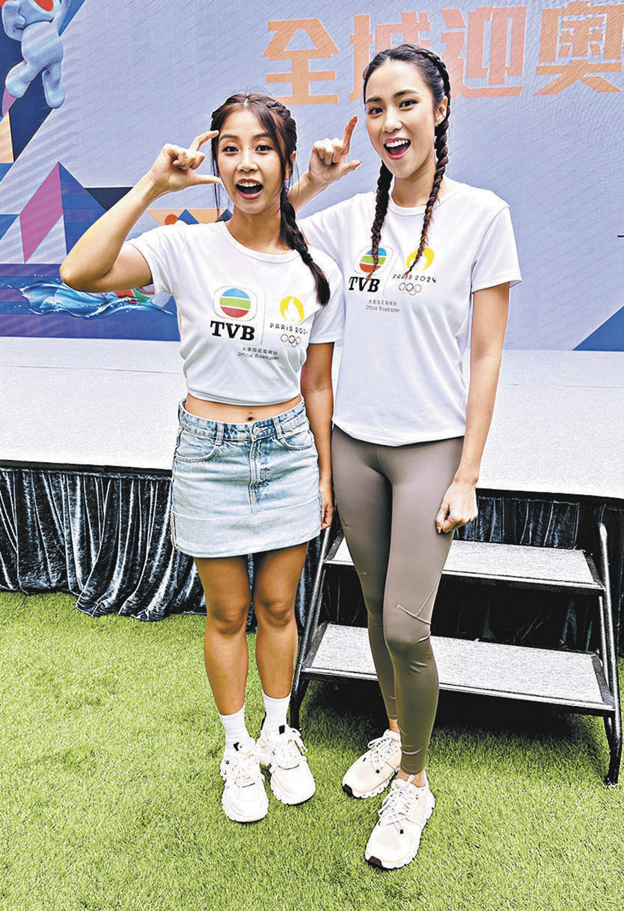 ◆劉穎鏇(右)和何泳芍透露奧運資料「天書」有3吋厚。