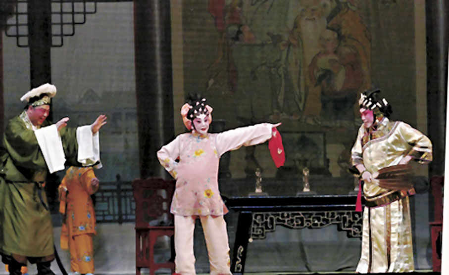 ◆高麗、阮德鏘及一點鴻合演劇中最搞笑的一場戲。