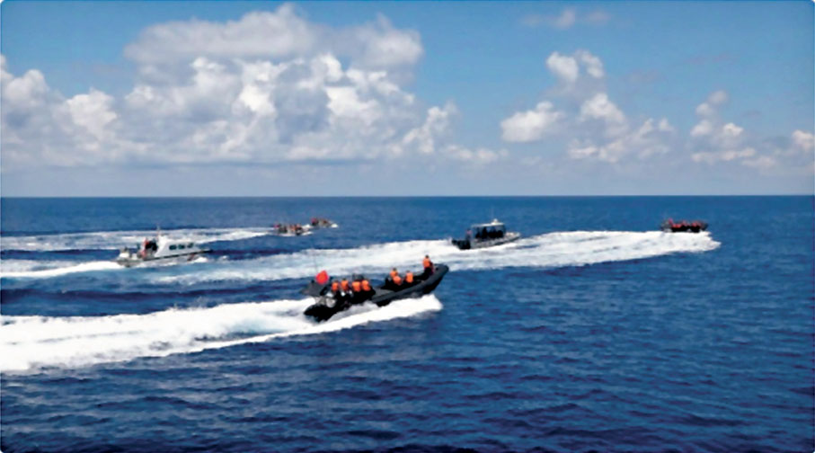 ◆中國海警依法對菲57號艦硬殼充氣艇實施跟監。網上圖片
