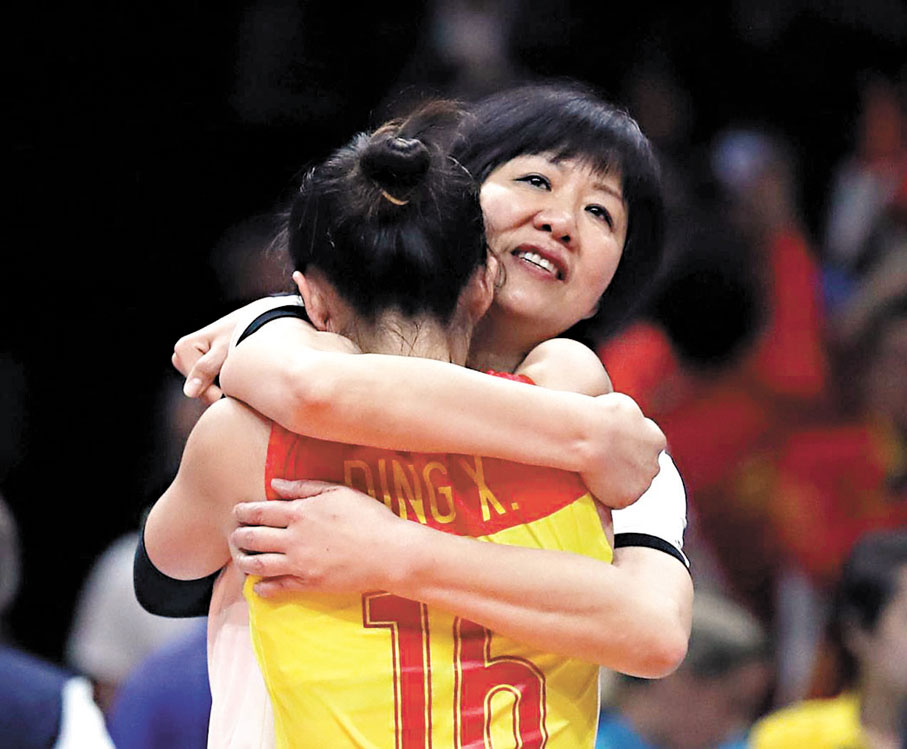 ◆郎平以主教練身份帶領中國女排贏得奧運金牌。  資料圖片