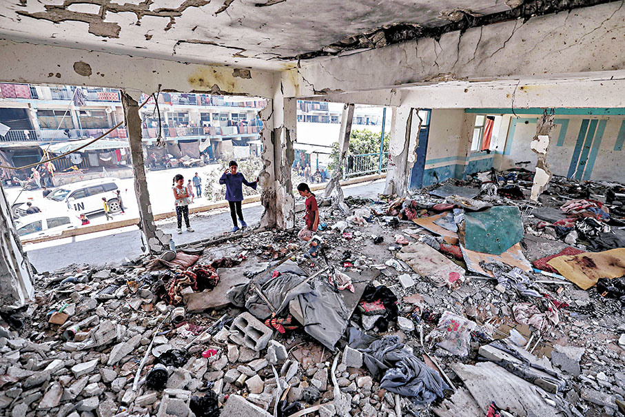 ◆ 努賽賴特難民營內一所學校遭受以軍轟炸。 法新社
