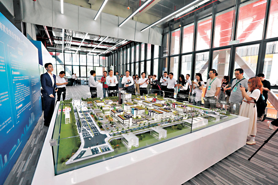 ◆前海深港青年夢工場已成功孵化出1,195個創業團隊，其中來自香港的703個團隊已累計融資42億元人民幣。