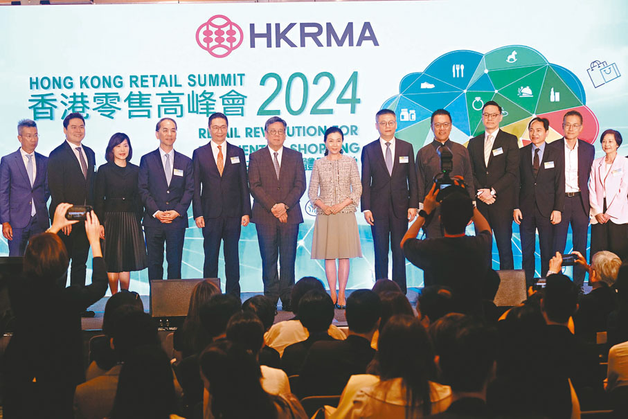 ◆香港零售高峰會昨日在會展舉行，一眾講者於會上分享應對零售業面對的挑戰。 香港文匯報記者涂穴 攝