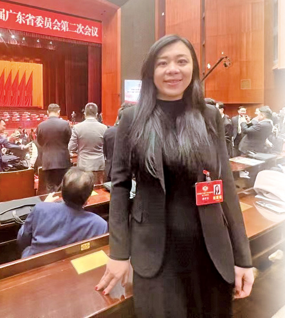 ◆廣東省政協常委、粵港澳大灣區青年職業發展促進會主席、華商教育集團副董事長兼總裁廖伊曼。