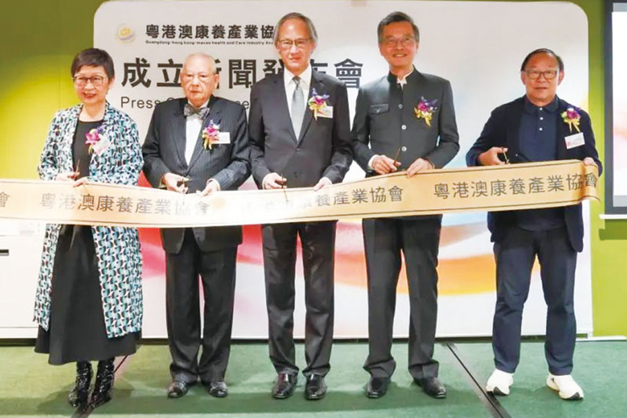 ◆ 協會發起人（左起）曹聖玉、雲大棉、雲維熹、林正財、梁志祥。