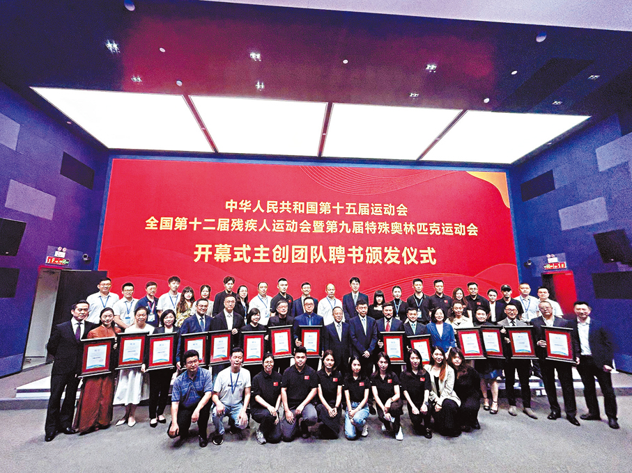 ◆十五運開幕式主創團隊及各創作環節骨幹。 香港文匯報記者敖敏輝 攝