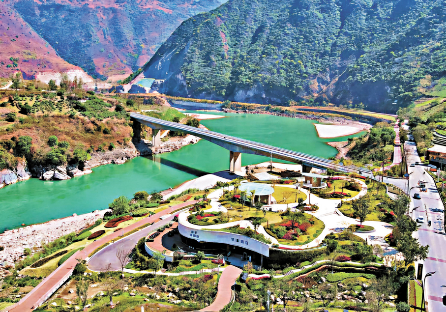 ◆怒江峽谷最美公路。 作者供圖