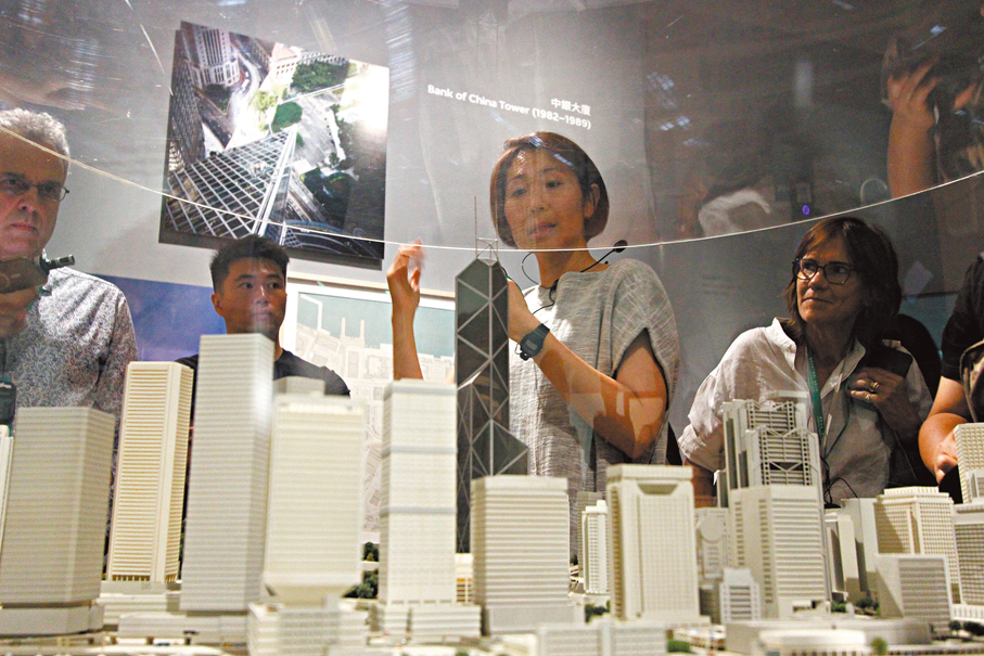 ◆貝聿銘設計的中銀大廈以竹子「節節高升」為靈感，由玻璃牆和鋁合金構成，是他在港的唯一作品。 香港文匯報記者黃艾力 攝