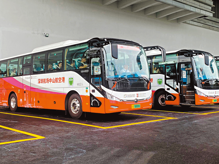◆深中機場快線採用全新豪華大巴車執運。 香港文匯報記者郭若溪 攝