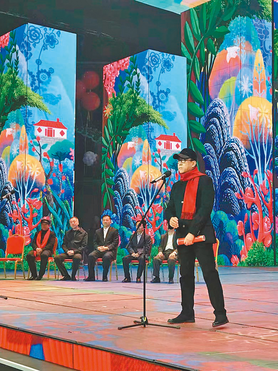 ◆著名導演郎昆曾多次執導中央電視台春節聯歡晚會。  受訪者供圖