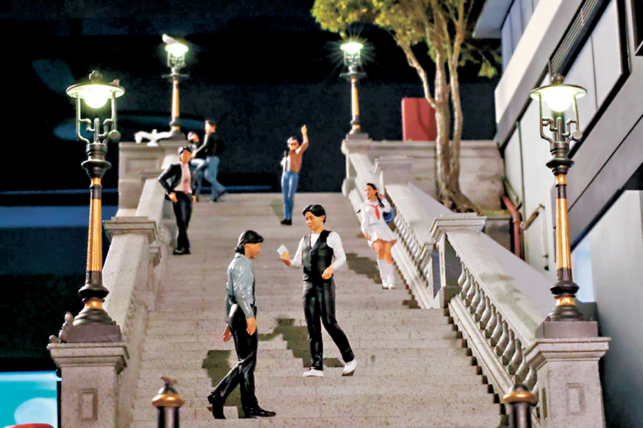 ◆電影《喜劇之王》主角形象現身微型作品《都爹利街煤氣燈》。   主辦方供圖