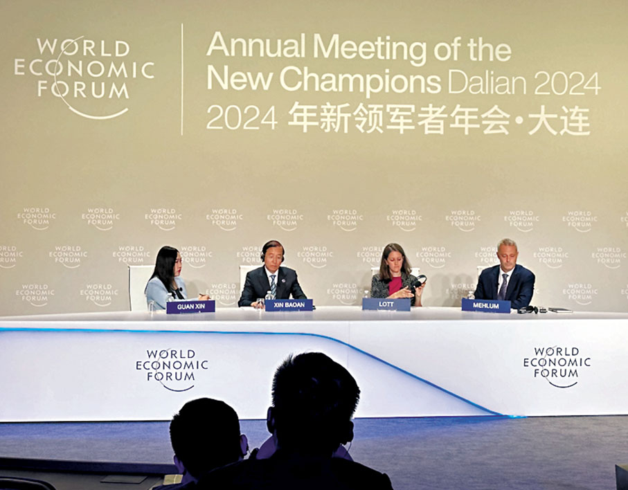 ◆以「有效的能源轉型」為主題的達沃斯議題討論中，中國經驗成為關注焦點。香港文匯報記者于珈琳  攝