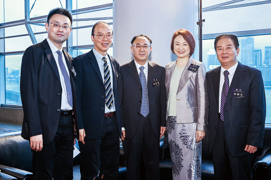 ◆ 左起：朱俊、馬逢國、郭振華、李慧琼、林龍安。