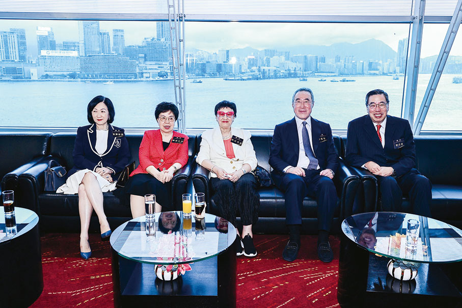 ◆ 左起：葉劉淑儀、陳馮富珍、林貝聿嘉、唐英年、梁君彥。