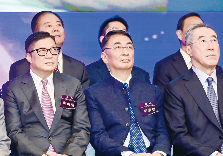 ◆ 左起：鄧炳強、李家傑、唐英年。