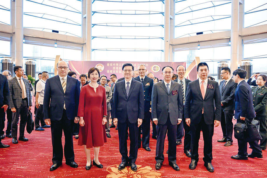 ◆ 左起：鄭雁雄、鄒加怡、李家超、郭振華、譚錦球。