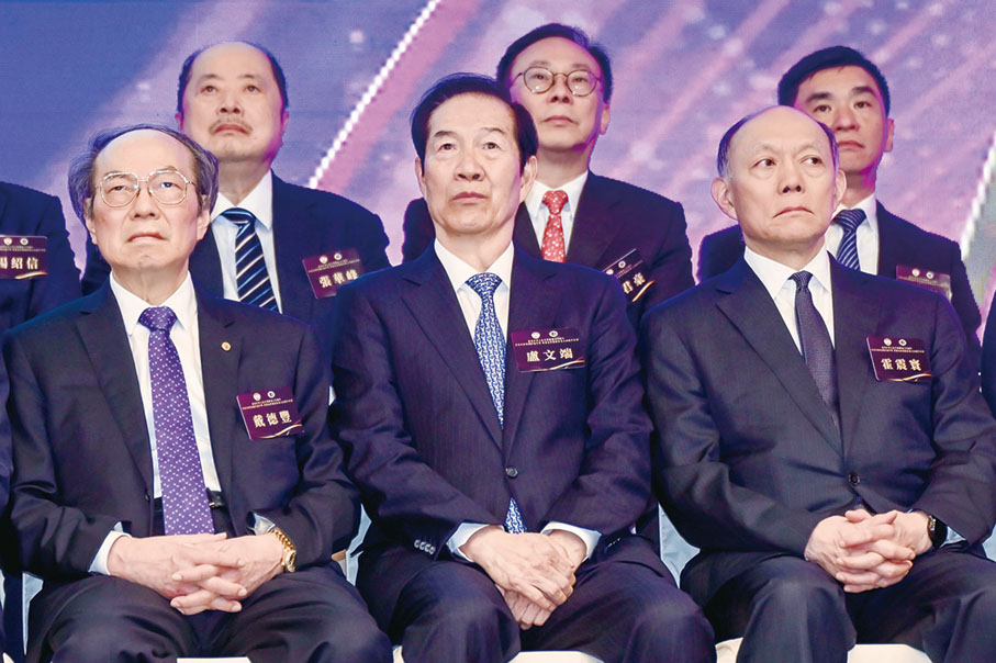 ◆ 左起：戴德豐、盧文端、霍震寰。