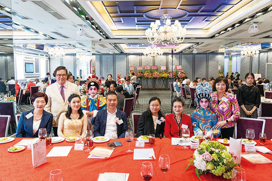 ◆主禮嘉賓及部分演出者合照。