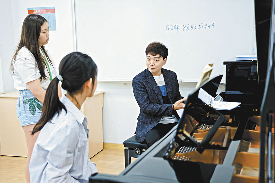 ◆韓智浩曾在上海舉辦鋼琴大師班。 受訪者供圖