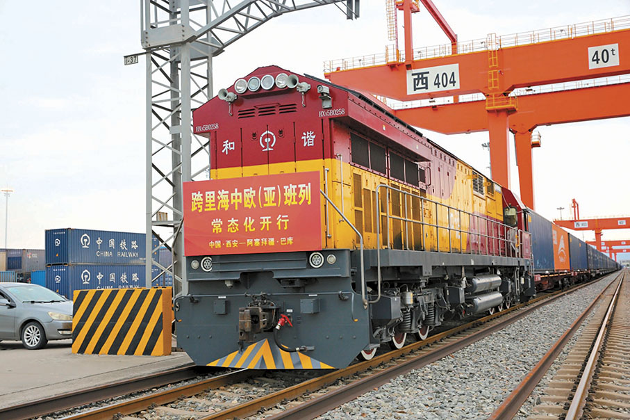 ◆7月1日18時35分，X9043次中歐班列從西安國際港站開出，跨里海中歐班列實現常態化開行。 中新社