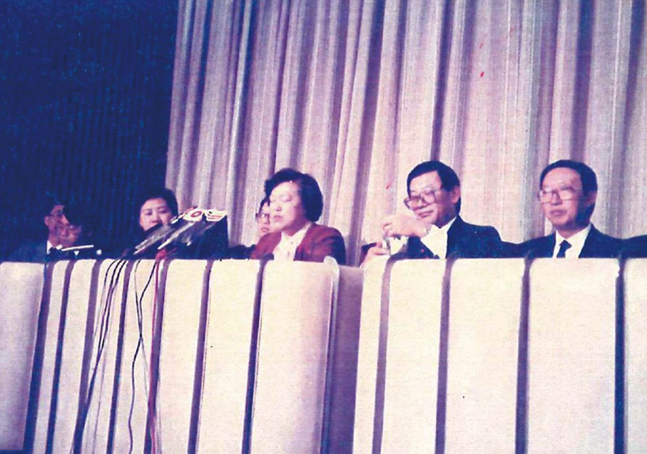 ◆1986年譚惠珠在香港舉行記者會,向港人傳達中央對港人訴求的重視。