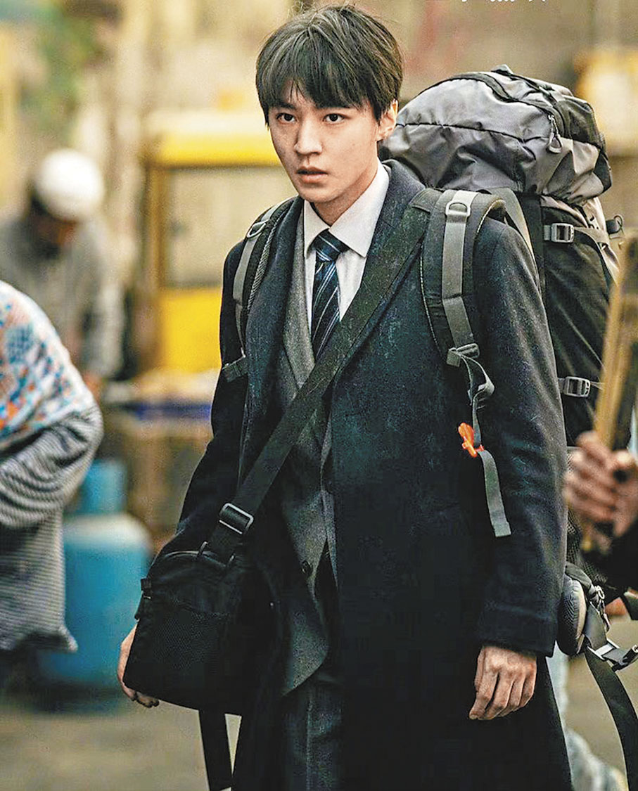 ◆在《萬里歸途》中，王俊凱飾演新人外交官。