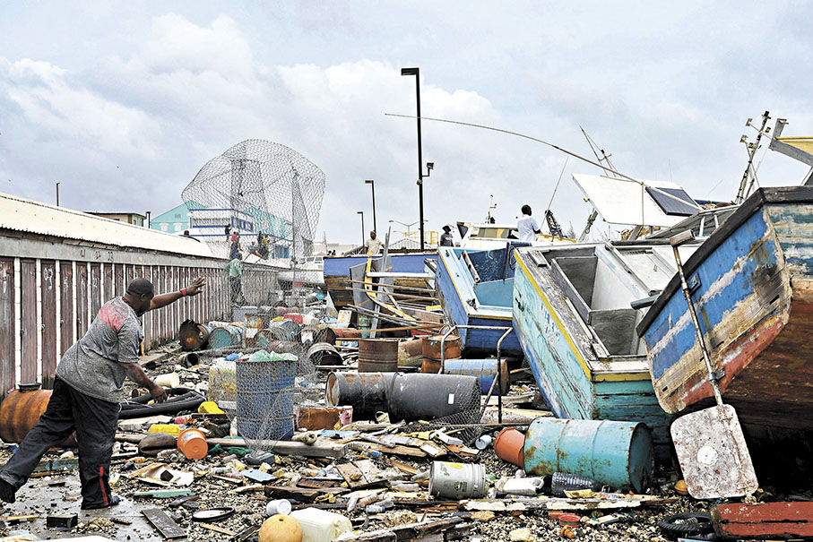 ◆巴巴多斯首都橋鎮一個魚市被毀。 法新社