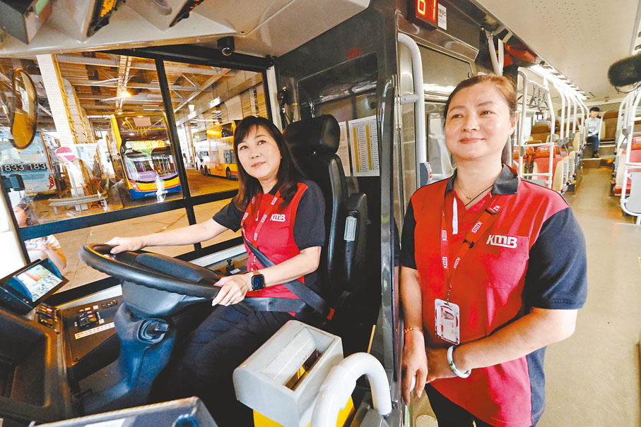 ◆九巴推出全港首條女車長專線，全線由專業的女車長駕駛。 香港文匯報記者涂穴 攝