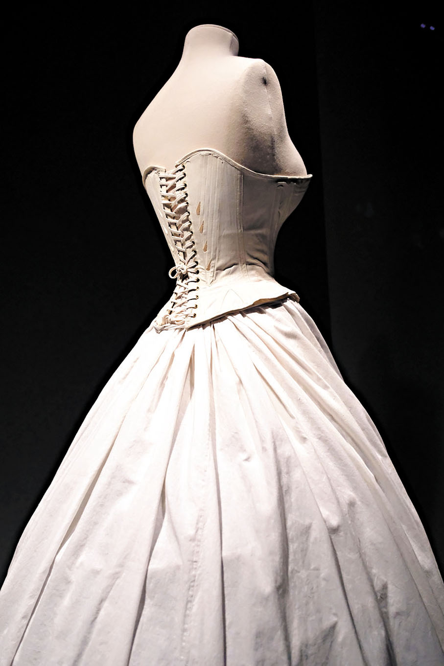 ◆緊身胸衣1865 年