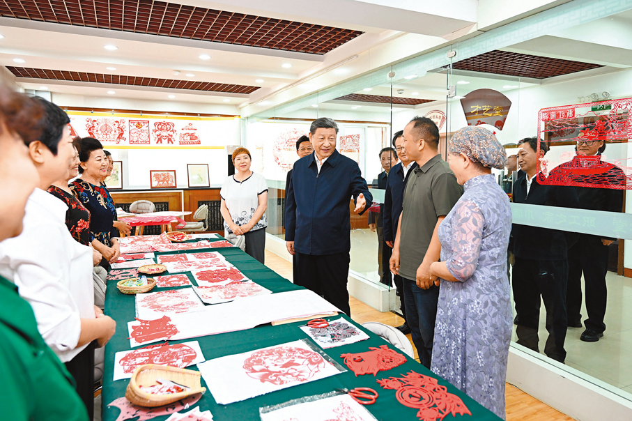 ◆6月19日下午，中共中央總書記、國家主席、中央軍委主席習近平在寧夏回族自治區考察調研。他來到銀川市金鳳區長城花園社區，了解社區發揮基層黨組織作用、優化便民惠民服務、推動各族群眾交往交流交融等情況。 資料圖片