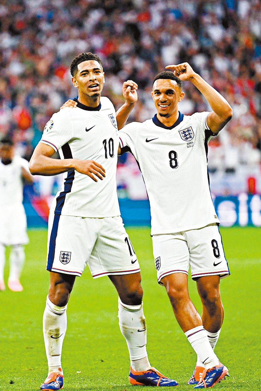 ◆英格蘭隊假如變陣，將可進一步解放比寧咸(左)和阿歷山大阿諾特在進攻端的威力。 資料圖片