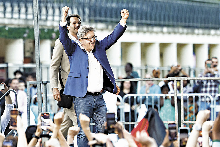 ◆極左「不屈法國」領袖梅朗雄慶賀獲勝。 法新社