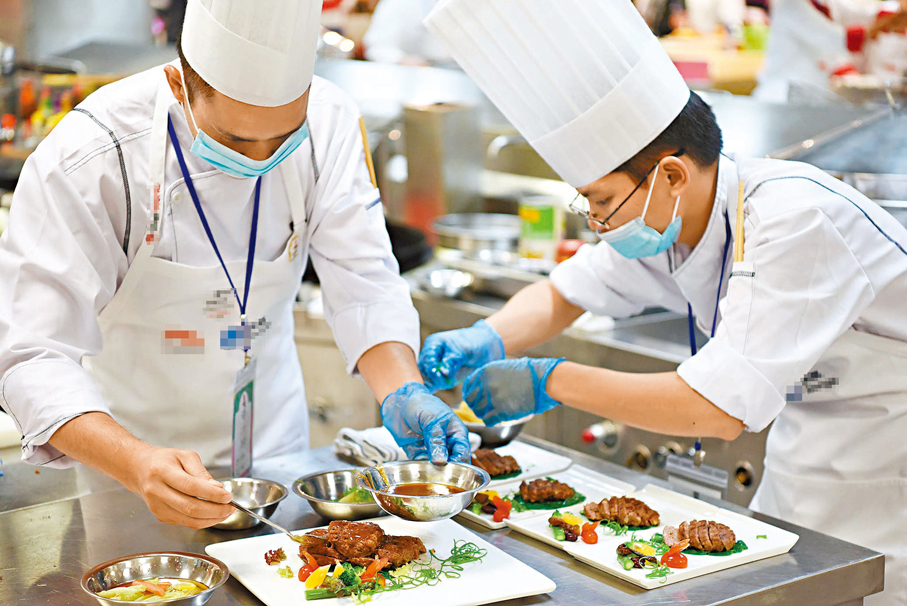 ◆廚師和侍應是香港申請外援最多的兩大工種。 資料圖片