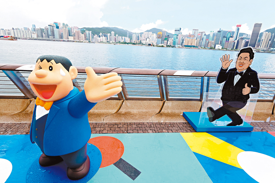 ◆胖虎向各位揮手。