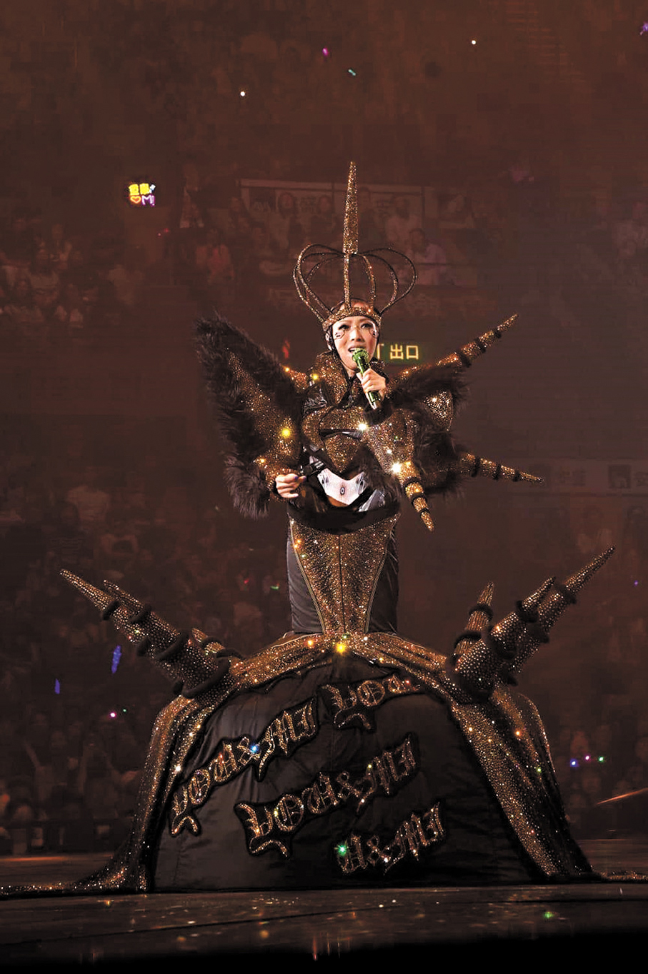 ◆Sammi的歌衫視覺感十足。 