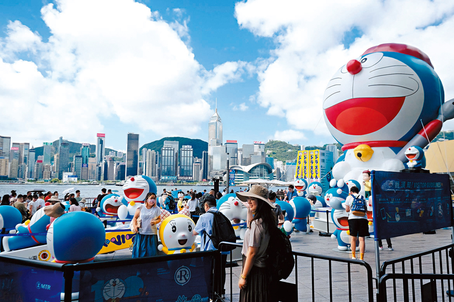 ◆巡迴特展人頭湧湧。