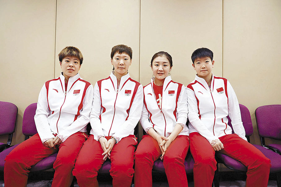 ◆中國體育代表團成員王藝迪、王曼昱、陳夢、孫穎莎（從左至右）在大會前。  新華社