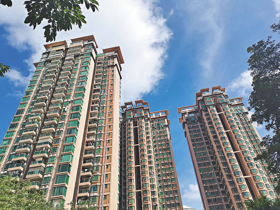 ◆深圳二手房市場的6月成交量飆升。圖為福田樓盤。 香港文匯報記者李昌鴻 攝