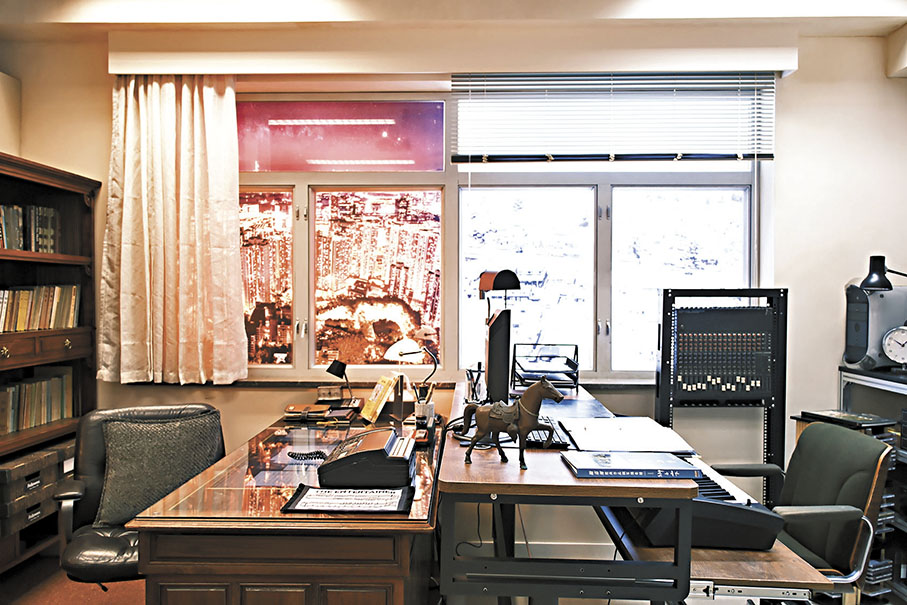 ◆「再想像工作間」一邊為夜晚的香港，一邊為白天的溫哥華。  