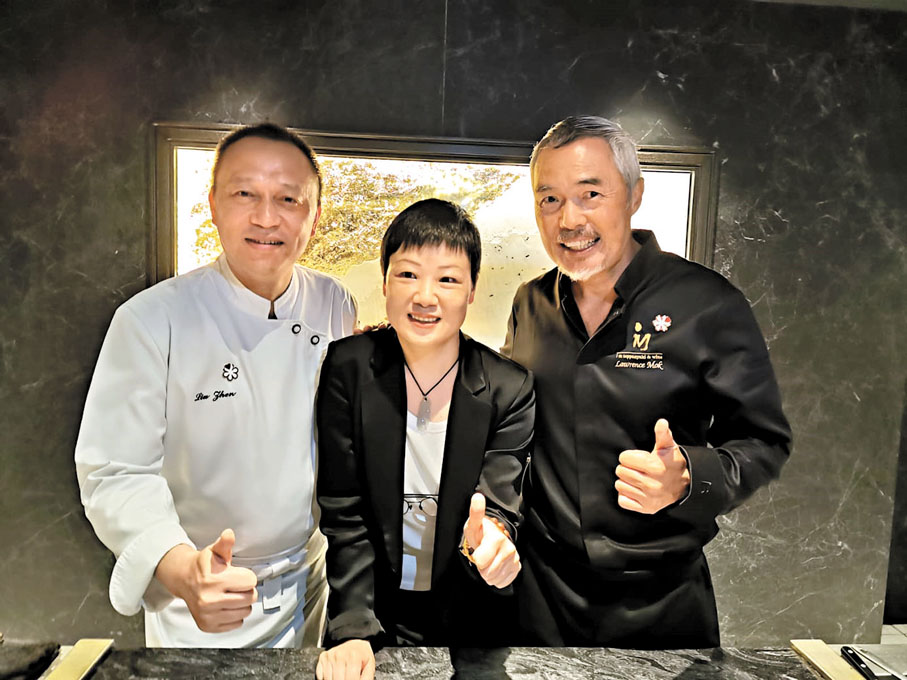 ◆兩位星級大廚劉震師傅與莫燦霖師傅及甬府總經理俞瓊。