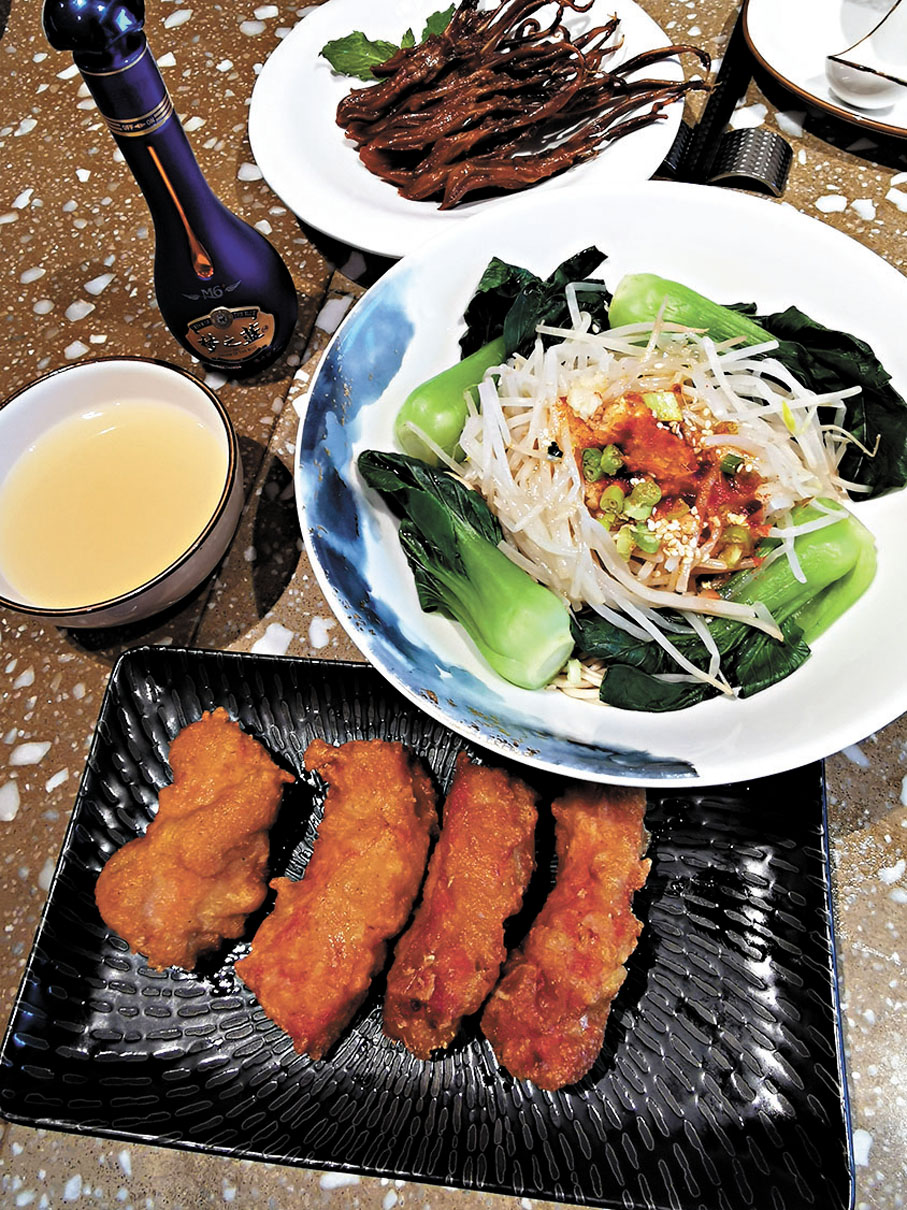 ◆「夏酒菜」排骨陝西油潑麵。