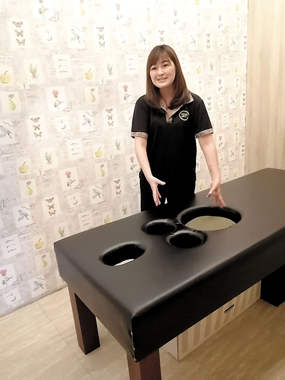 ◆設有孕婦按摩床，孕婦感到腰痠背痛可來鬆一鬆。