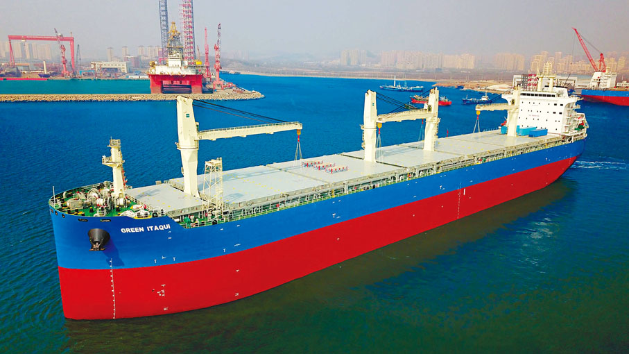 ◆2024年3月20日，大連中遠海運重工交付的77,000噸多用途紙漿船。香港文匯報大連傳真